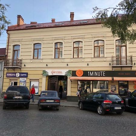 Wonderful Flat On City Center Oezjhorod Buitenkant foto