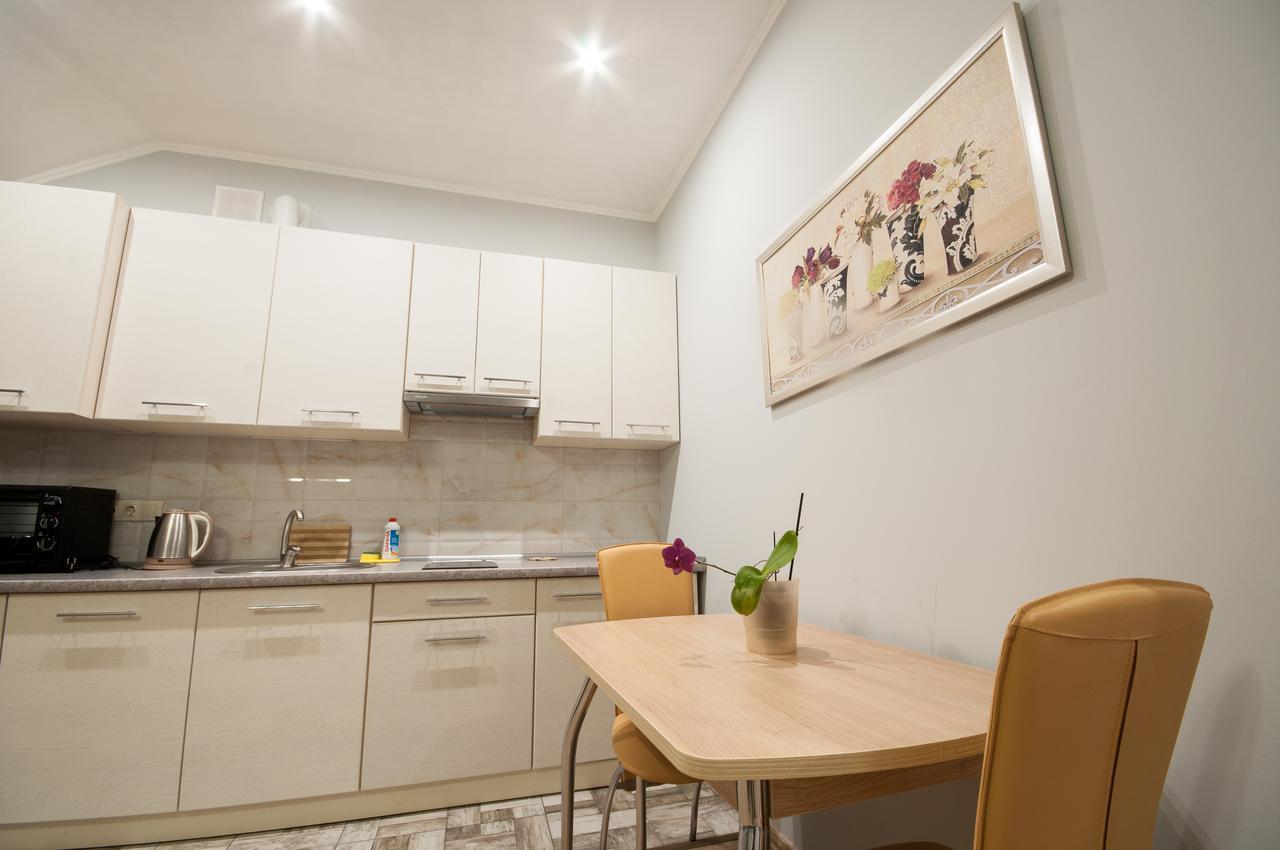 Wonderful Flat On City Center Oezjhorod Buitenkant foto