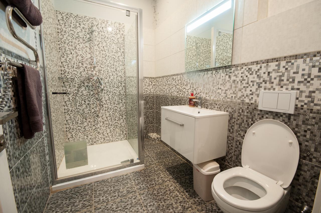Wonderful Flat On City Center Oezjhorod Buitenkant foto