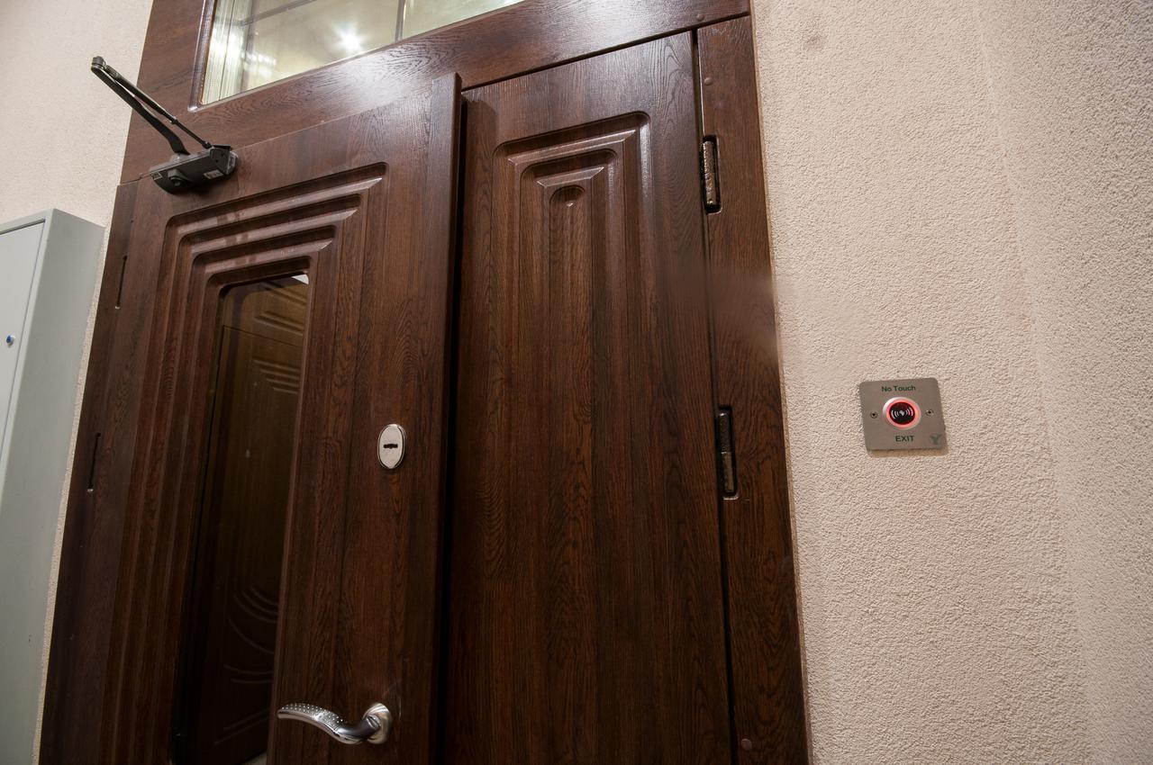 Wonderful Flat On City Center Oezjhorod Buitenkant foto