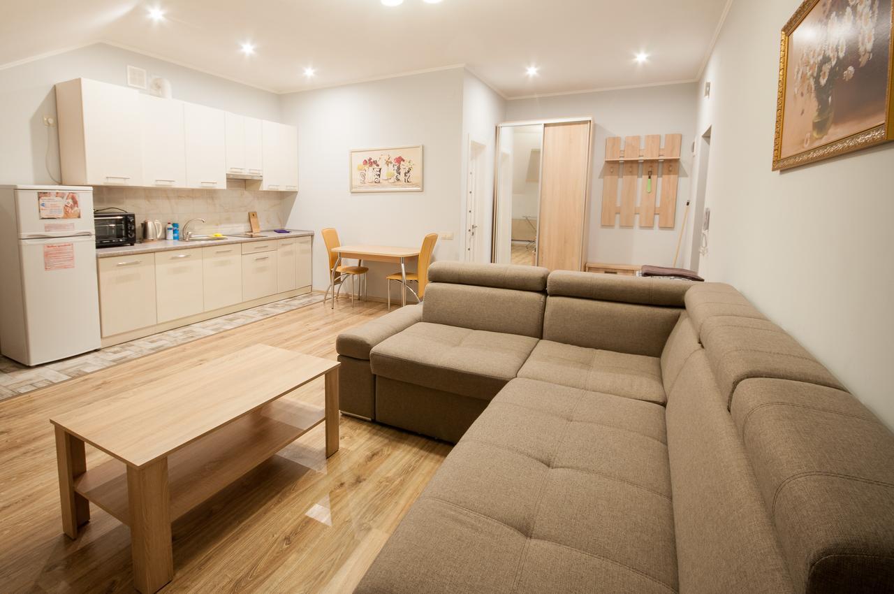 Wonderful Flat On City Center Oezjhorod Buitenkant foto